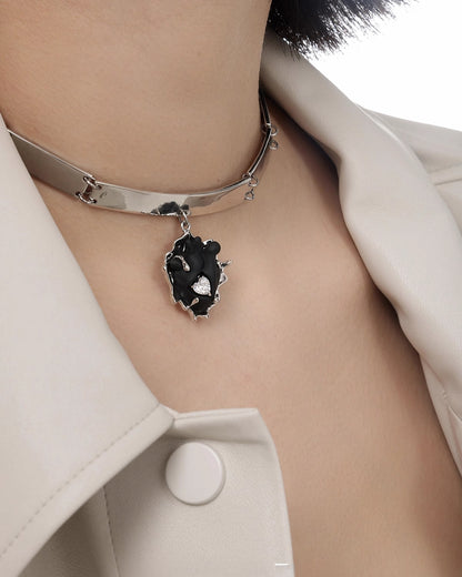 Nightmare Frosted Heart Choker